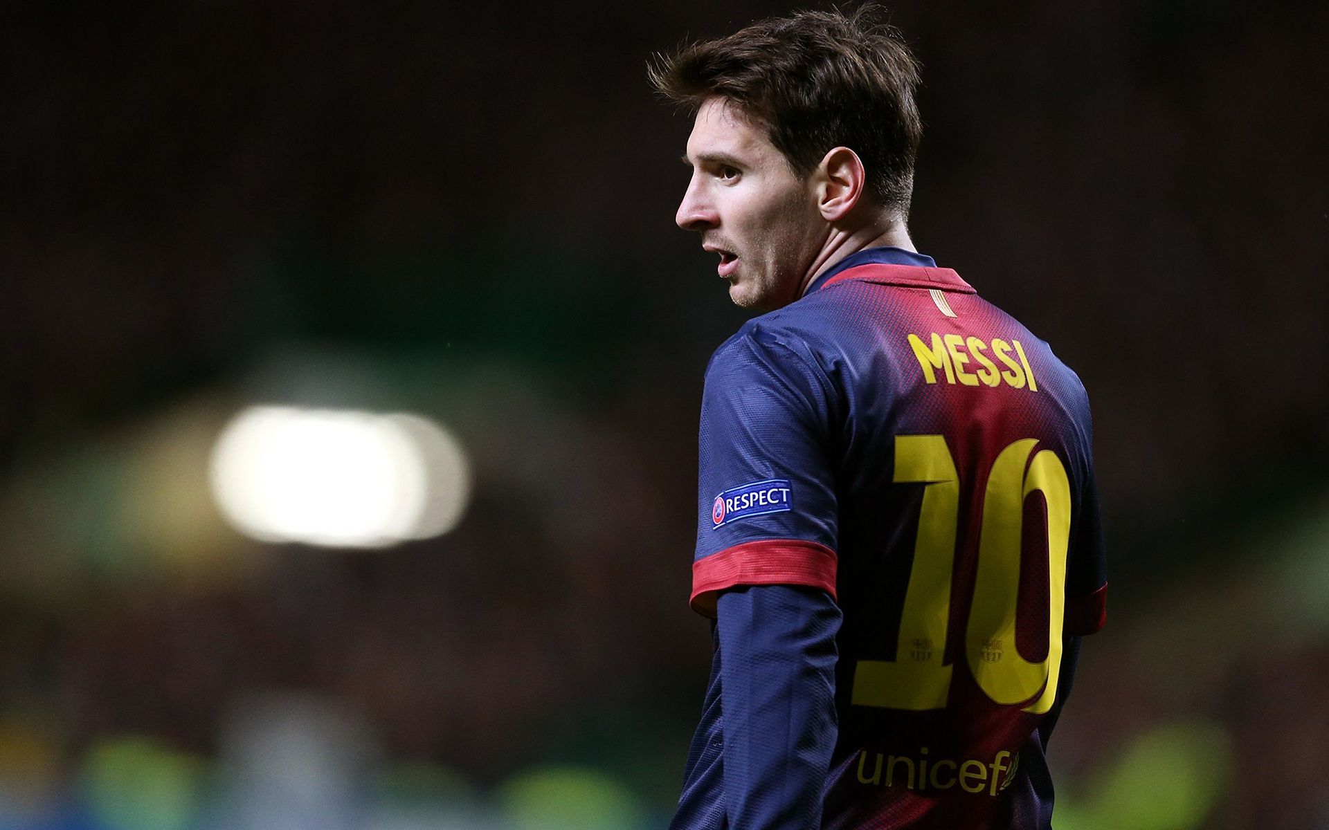 中表现得更 中表现得更