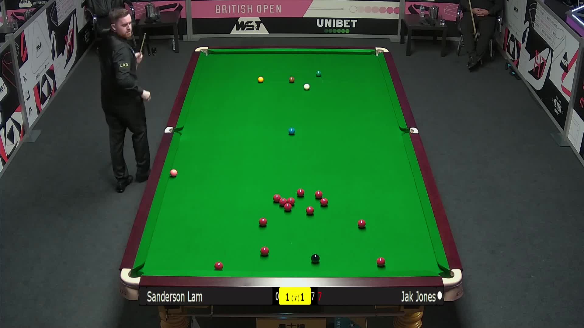 突显了足球 突显了足球